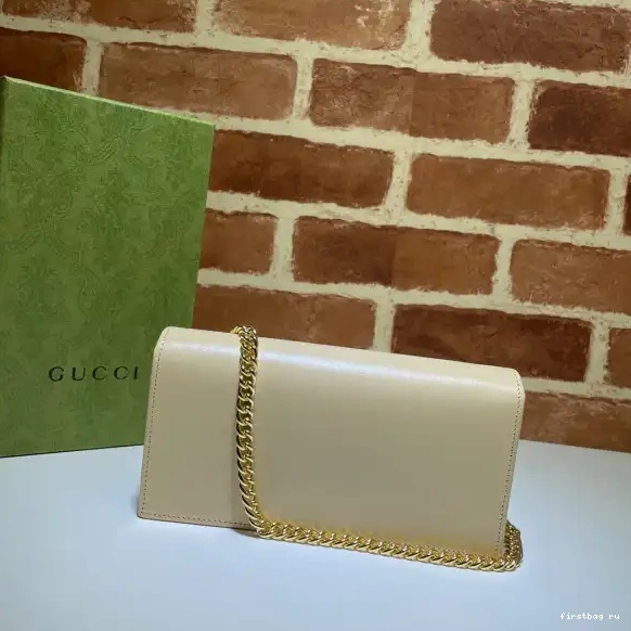 First bag ru Chain Gucci Wallet 0522